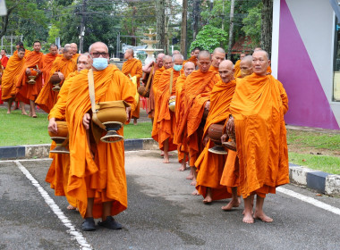 พิธีเจริญพระพุทธมนต์และทำบุญตักบาตรถวายพระราชกุศล พารามิเตอร์รูปภาพ 3