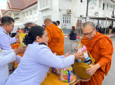 พิธีเจริญพระพุทธมนต์และทำบุญตักบาตรถวายพระกุศล พารามิเตอร์รูปภาพ 7
